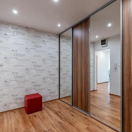 Spacious With Ac And Stunning Views * ברטיסלאבה