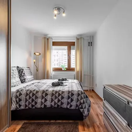 Spacious With Ac And Stunning Views דירה *