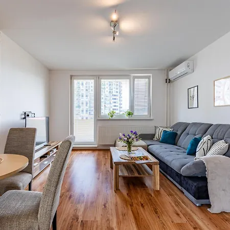 Spacious With Ac And Stunning Views Bratislava
