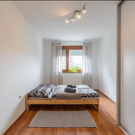 Spacious With Ac And Stunning Views * ברטיסלאבה